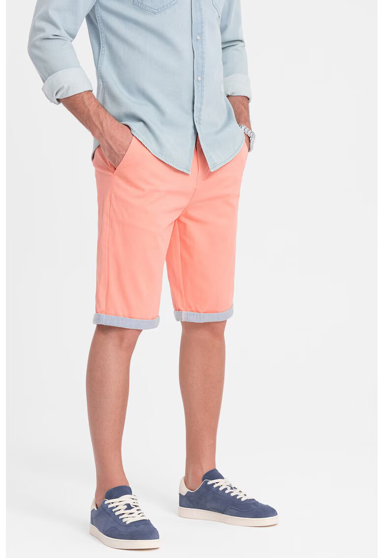 OMBRE Pantaloni chino scurti cu terminatie contrastanta - Roz somon