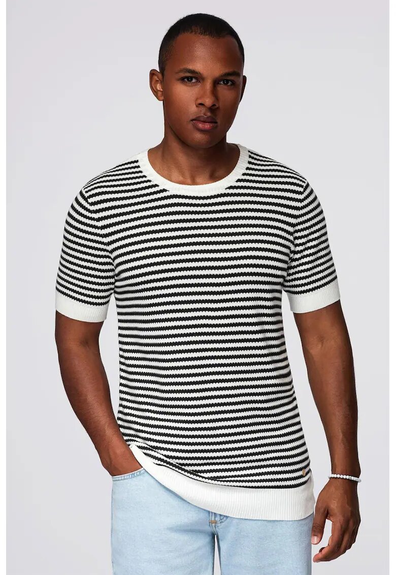 OMBRE Tricou tricotat cu decolteu la baza gatului - Alb/Negru