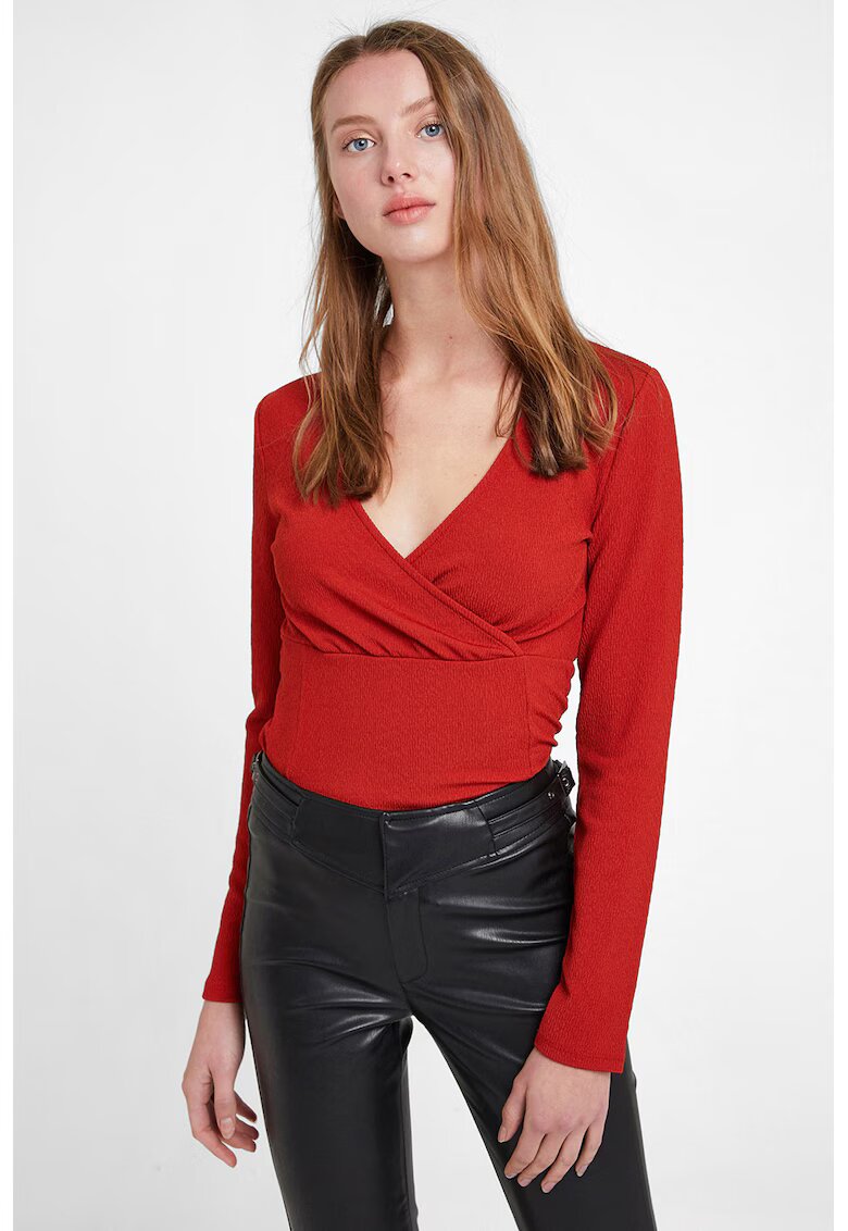 OXXO Bluza crop cu decolteu cache-coeur - Rosu