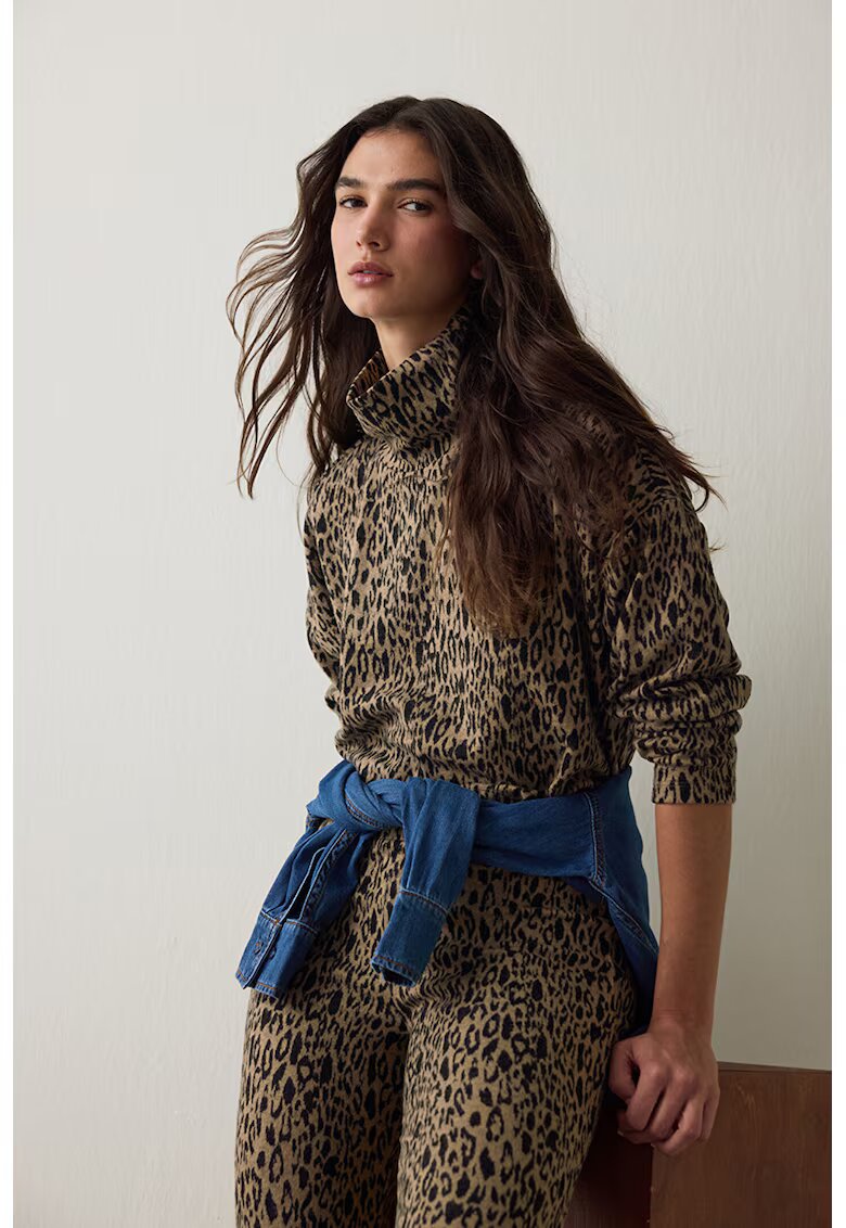 Penti Bluza cu animal print cu guler inalt - Negru/Maro camel