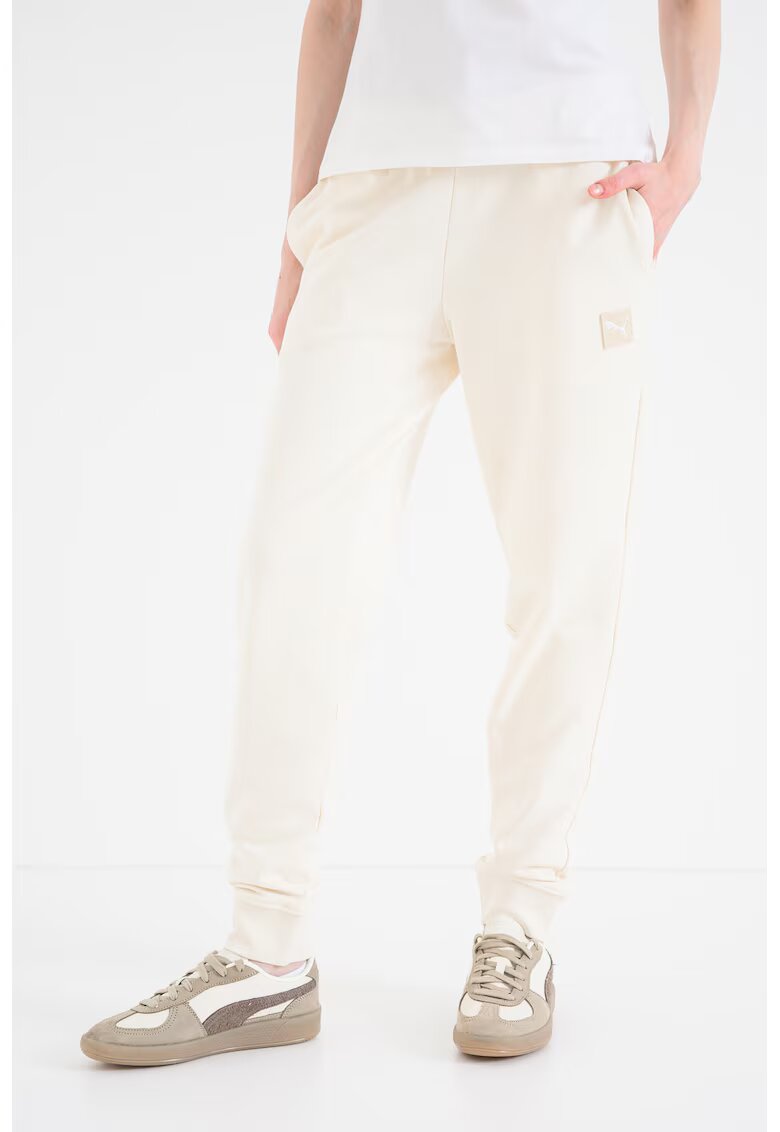 Puma Pantaloni de trening cu aplicatie logo Ess Elevated - Alb fildes