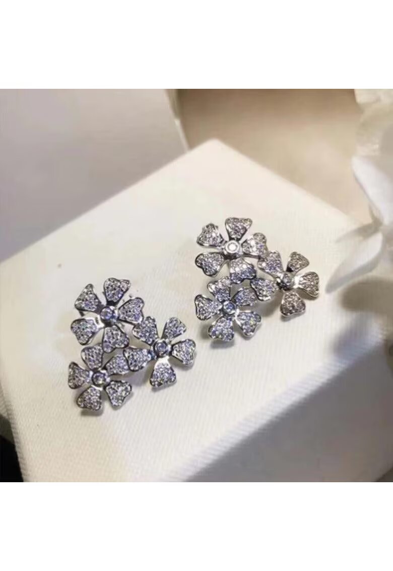 Pursehuit Cercei argintii - cu floricele si pietre din zirconiu - Airin C5 -