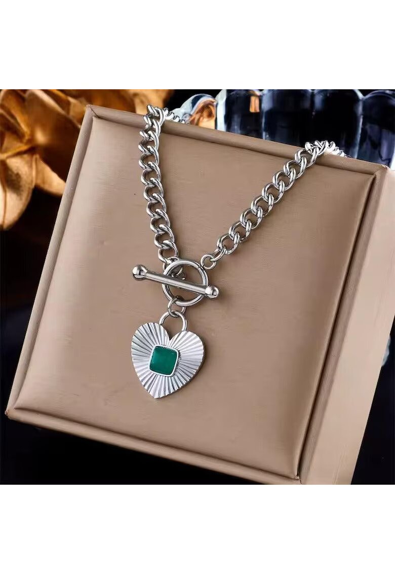 Pursehuit Colier argintiu - din otel inoxidabil - cu pandantiv inima si piatra verde - suflat cu aur 18k - Tyge C1