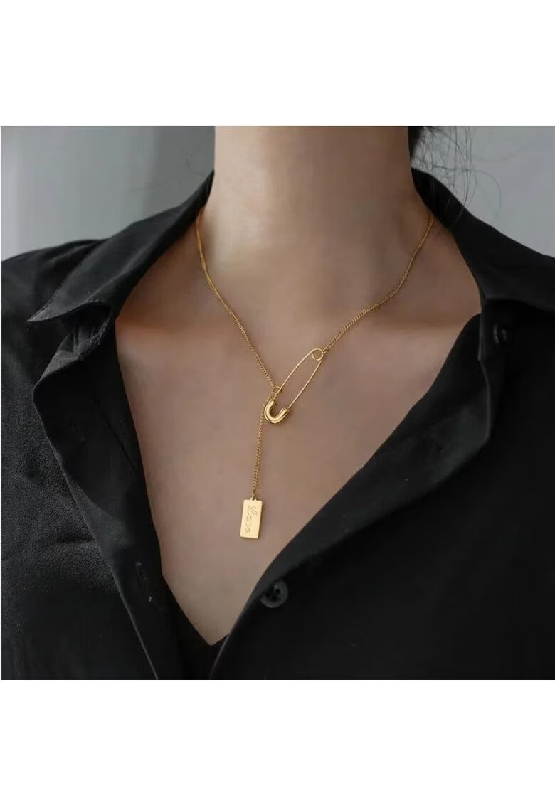 Pursehuit Colier auriu - din otel inoxidabil - cu ac de siguranta si tag Love - suflat cu aur 18k - Ami C1