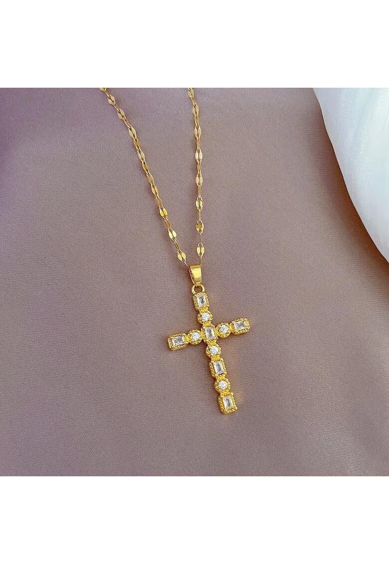 Pursehuit Colier auriu - din otel inoxidabil - cu pandantiv cruciulita si pietre - suflat cu aur 18k - Bernice C11