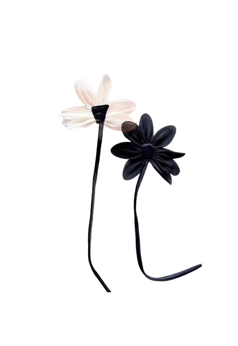 Pursehuit Set 2 brose tip floare - neagra si bej - Bartha C12