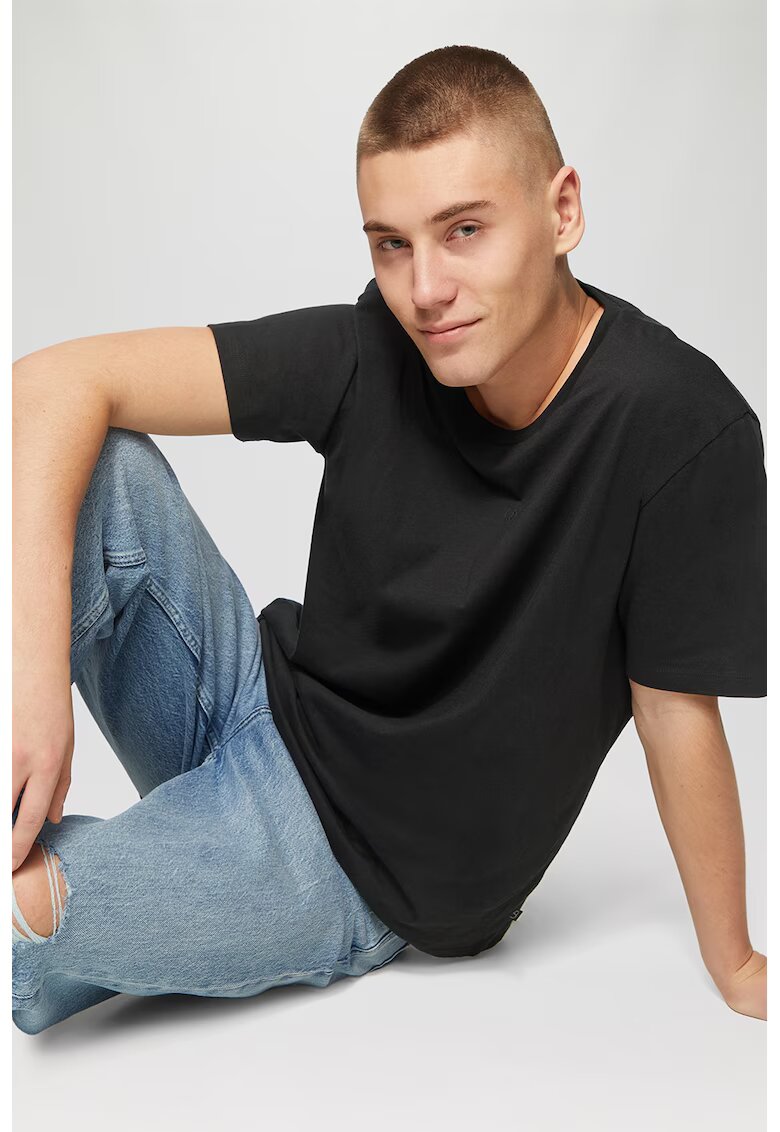 QS Tricou cu decolteu la baza gatului si logo discret