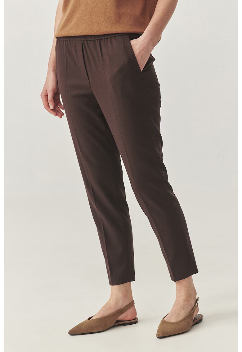 Tatuum Pantaloni crop conici cu talie elastica - Maro