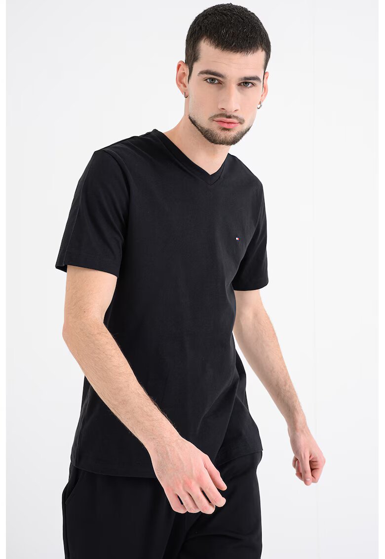 Tommy Hilfiger Tricou uni cu decolteu in V Essential - Negru