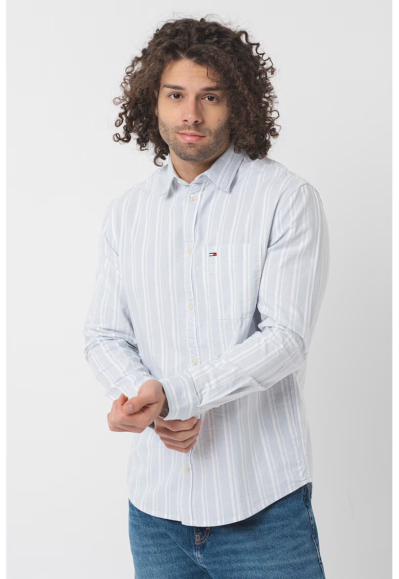 Tommy Jeans Camasa in dungi cu buzunar pe piept - Alb/Albastru deschis
