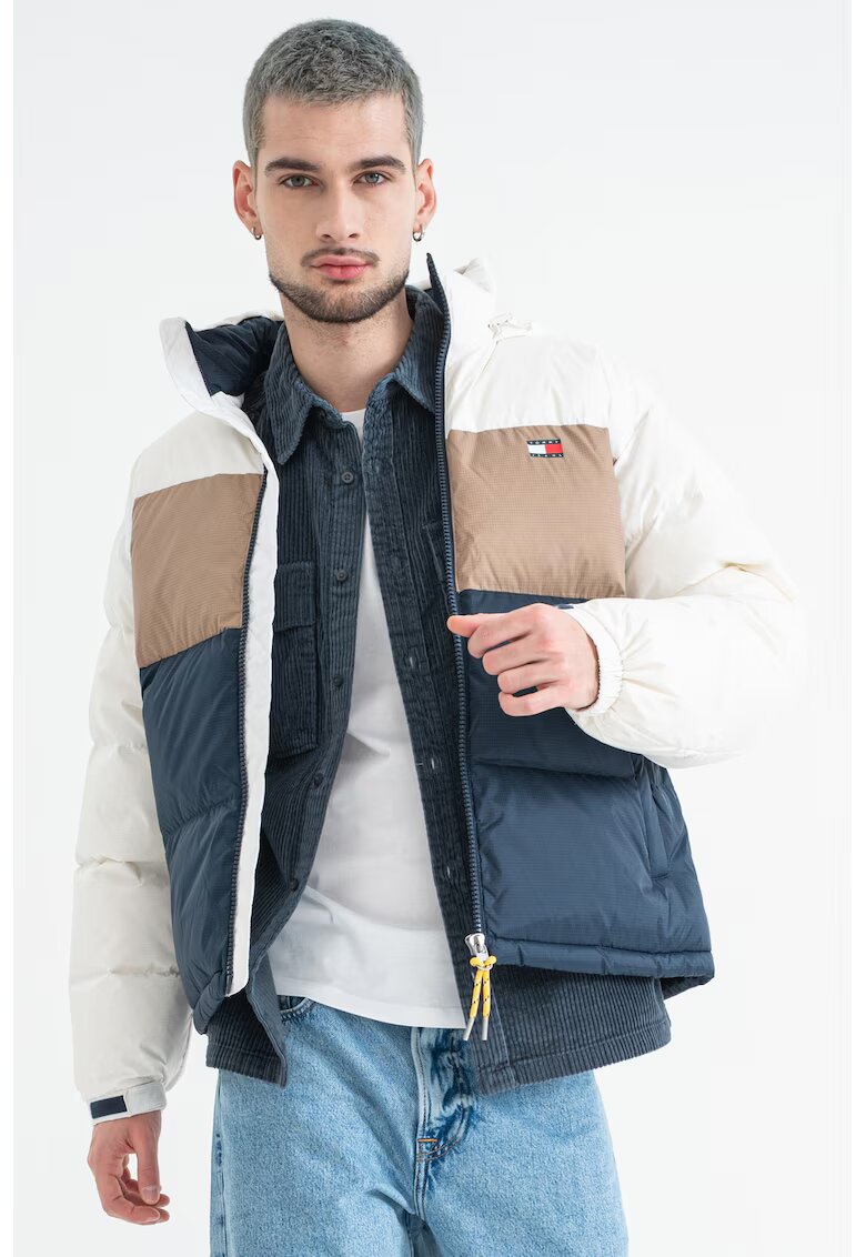 Tommy Jeans Geaca cu model colorblock - Alb/Maro/Bleumarin
