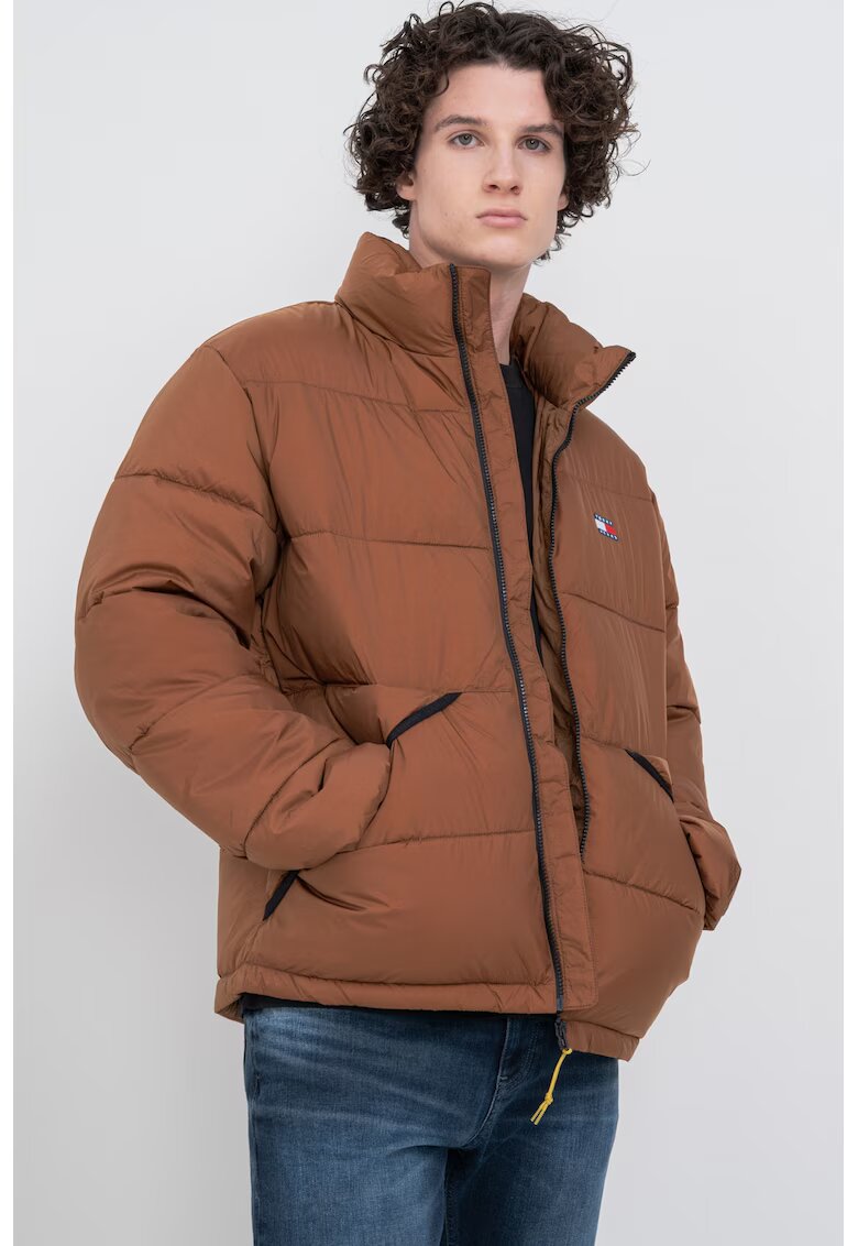 Tommy Jeans Geaca cu vatelina si aplicatie logo - Maro scortisoara
