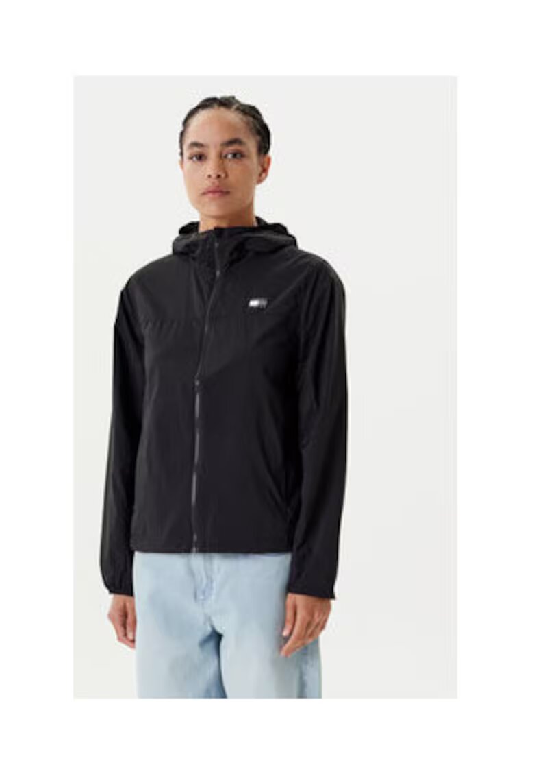 Tommy Jeans Jacheta de vant Negru - 100% nailon reciclat - Negru