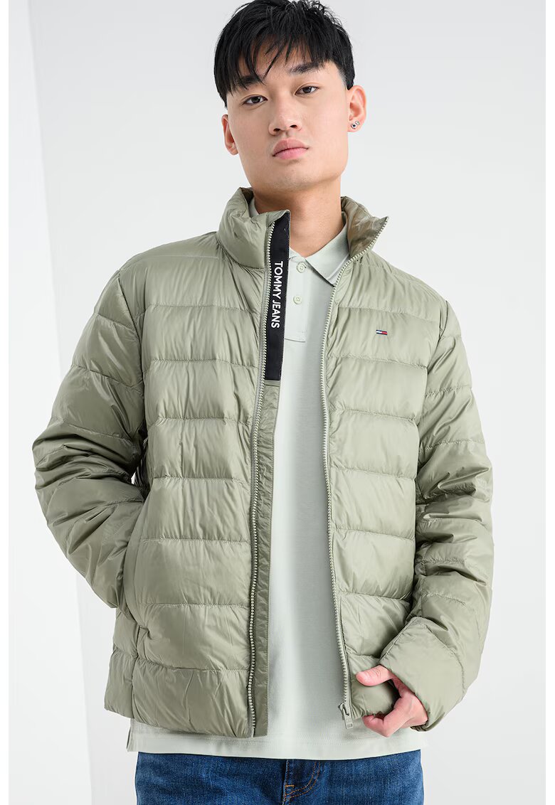 Tommy Jeans Jacheta usoara cu umplutura de puf si detaliu cu logo discret - Verde sparanghel