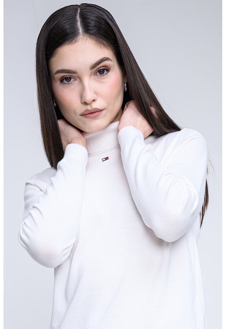 Tommy Jeans Pulover din bumbac organic cu guler inalt si model uni - Alb