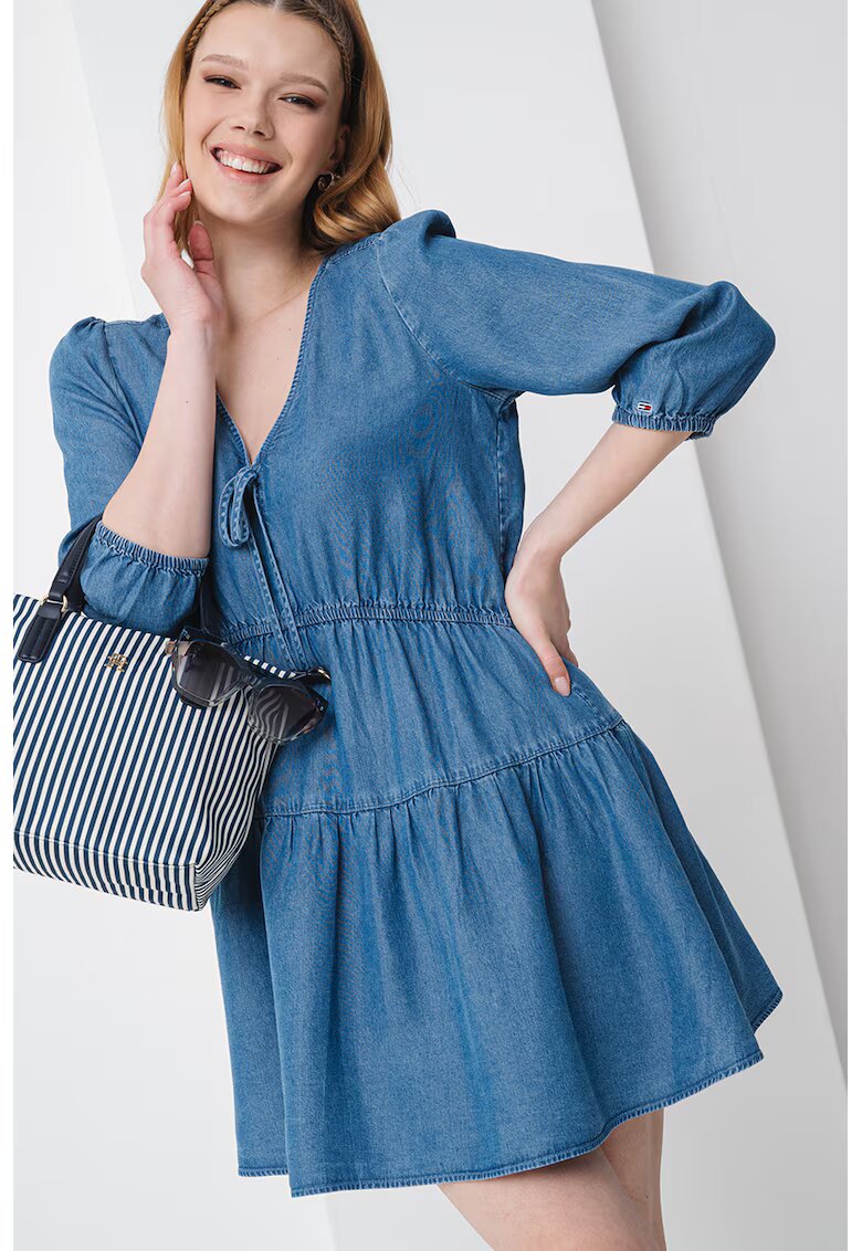 Tommy Jeans Rochie scurta evazata cu decolteu in V - Albastru deschis
