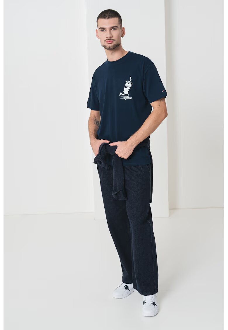 Tommy Jeans Tricou relaxed fit cu imprimeu grafic pe partea din spate - Alb/Albastru ultramarin
