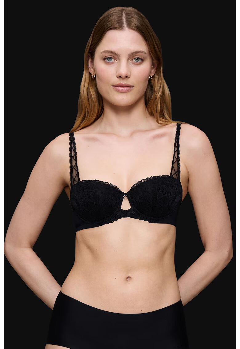 Triumph Sutien balconette cu garnituri din dantela si talisman decorativ - Negru