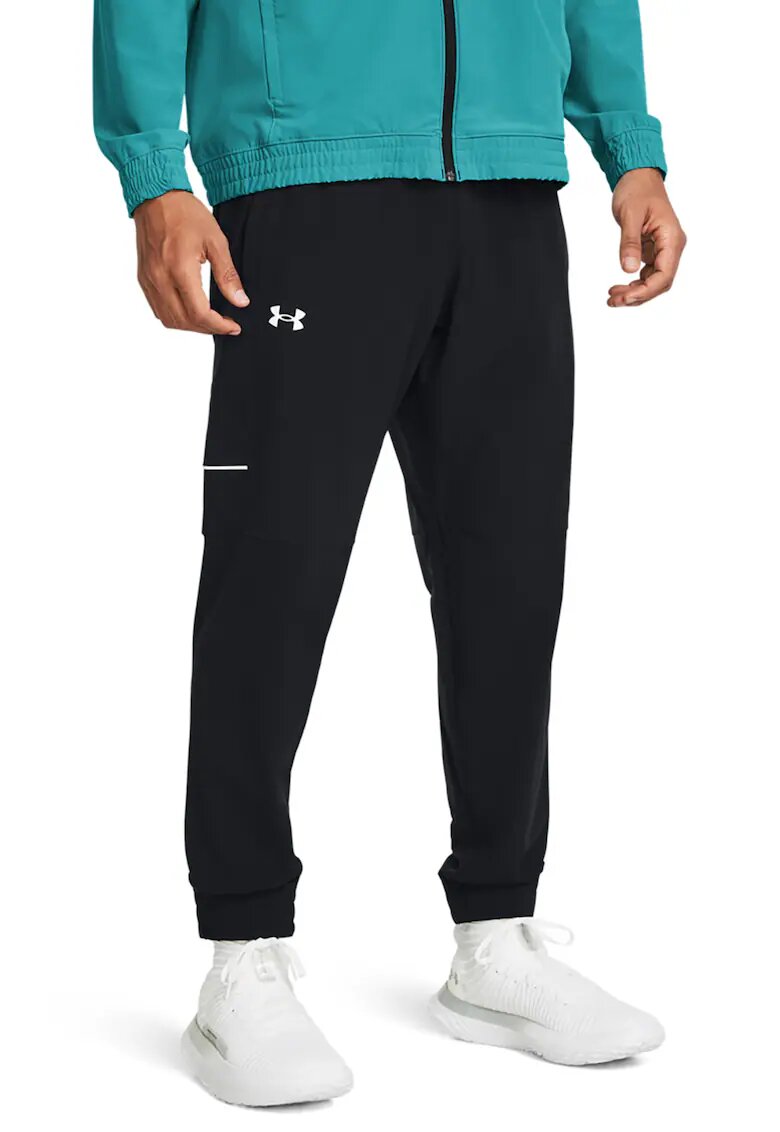 Under Armour Pantaloni cu logo discret - pentru baschet - Negru