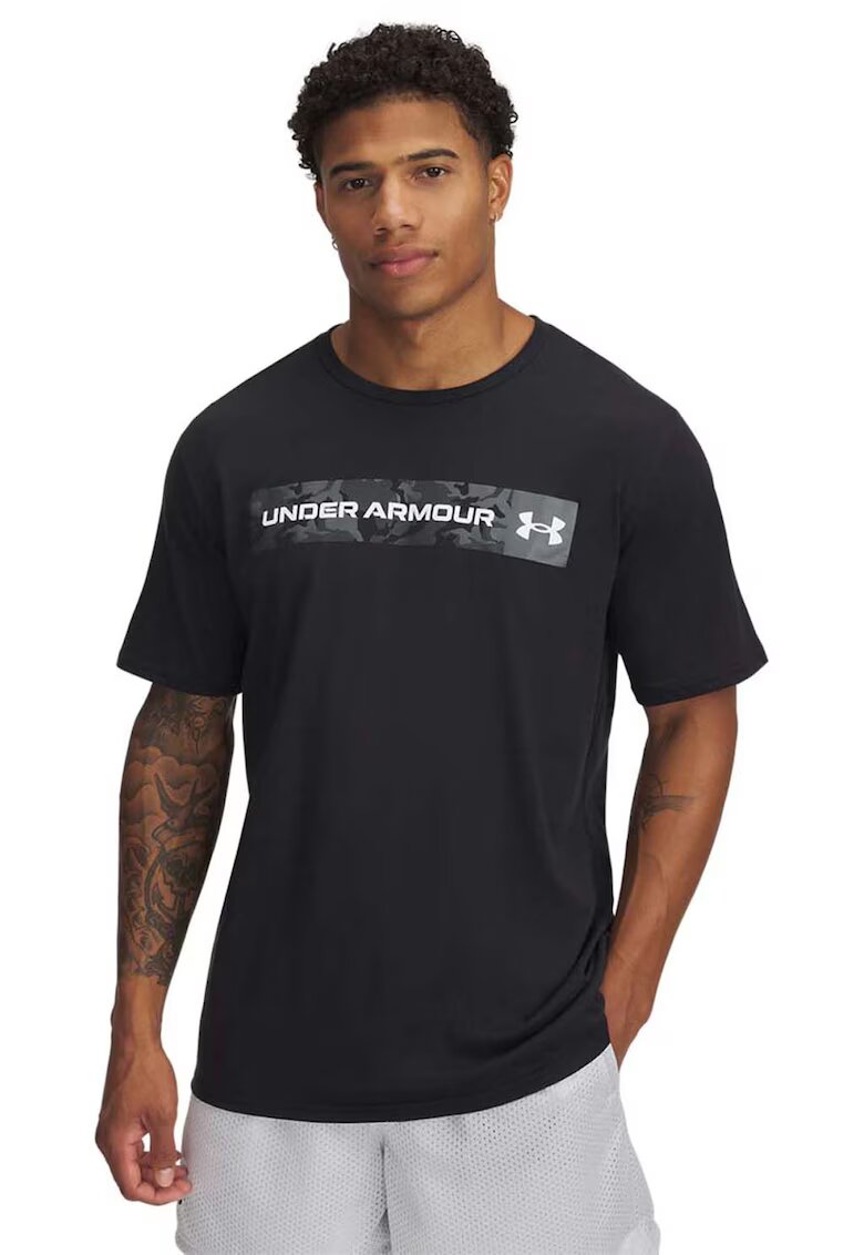 Under Armour Tricou cu decolteu la baza gatului si imprimeu logo cu camuflaj - Negru stins