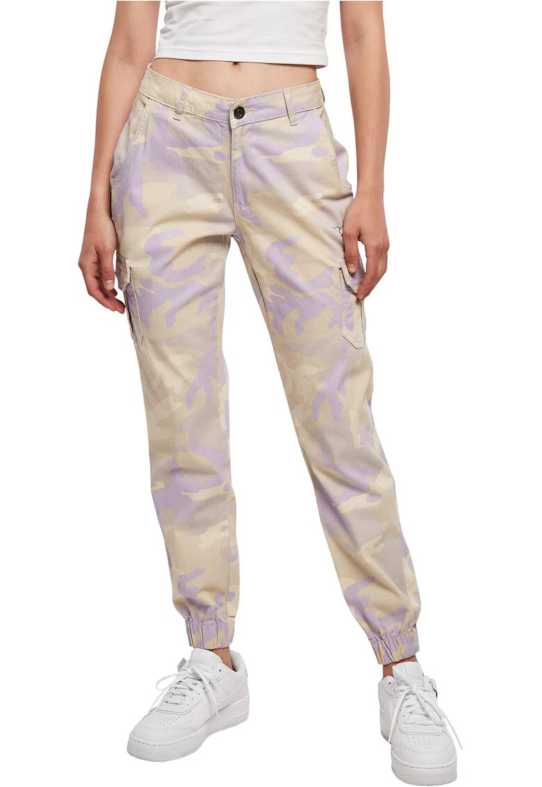 Urban Classics Pantaloni cargo cu imprimeu camuflaj - Maro nisip/Lila
