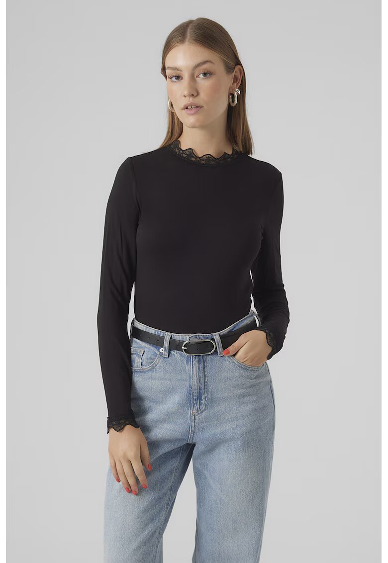 Vero Moda Bluza slim fit cu garnituri de dantela - Negru