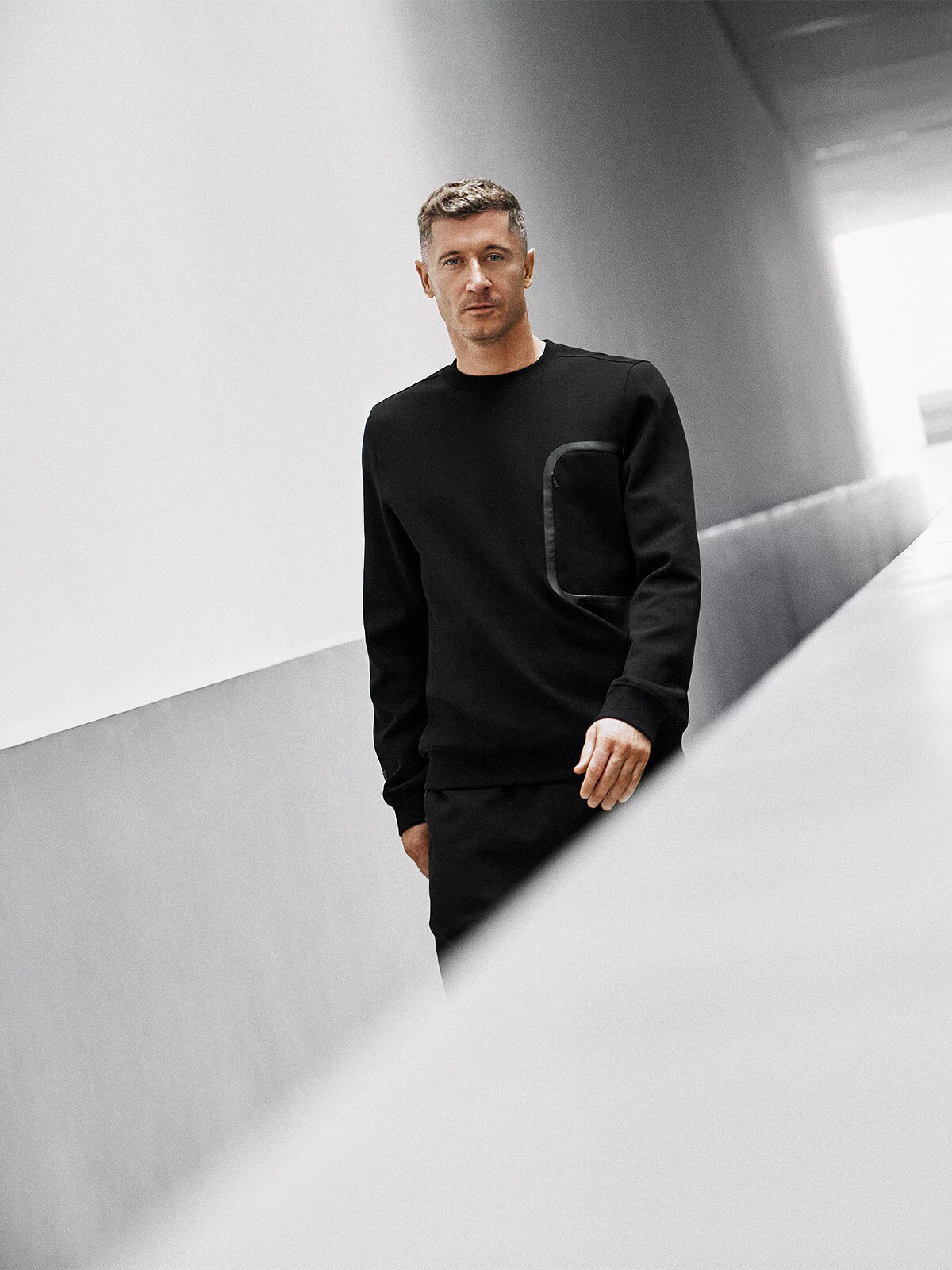 4F Bluză de trening regular fără glugă pentru bărbați x Robert Lewandowski - neagră L