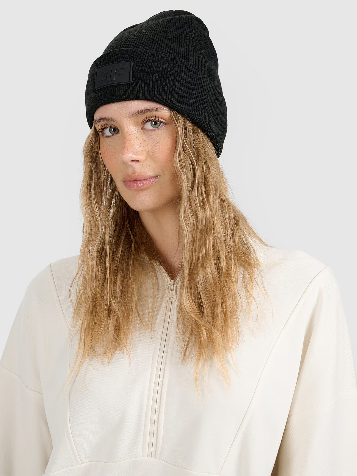 4F Căciulă beanie unisex - neagră one size