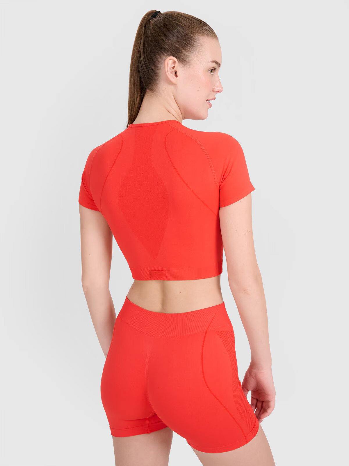 4F Crop-top de antrenament slim fără cusături pentru femei - roșu M/L
