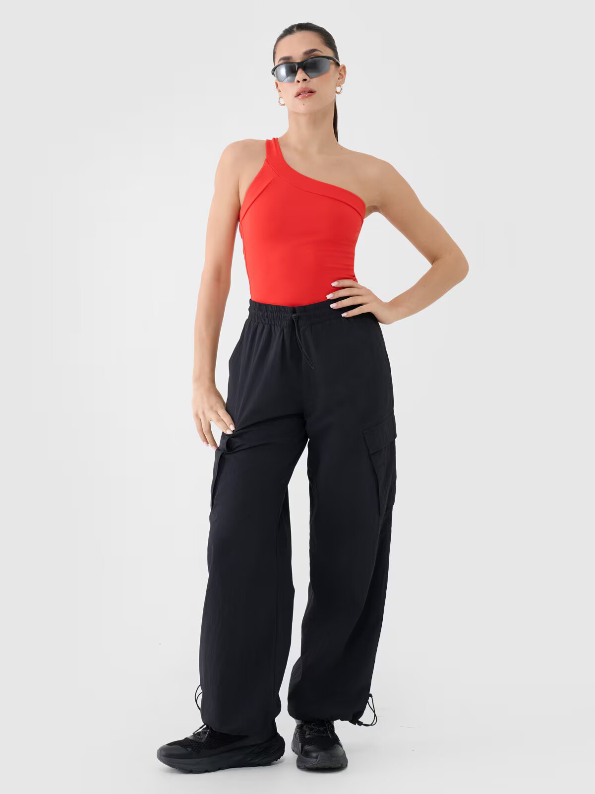 4F Crop-top slim cu o bretea asimetrică pentru femei - roșu XS