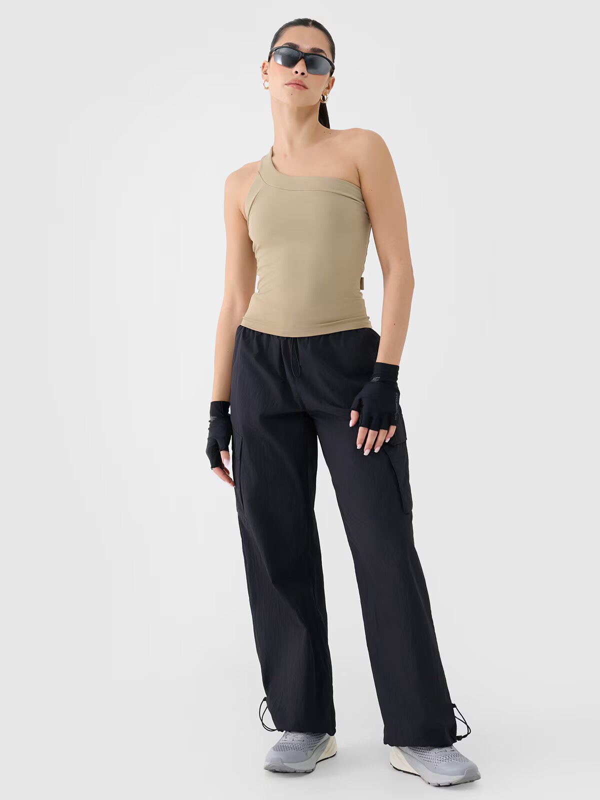 4F Crop-top slim cu o bretea asimetrică pentru femei - XS
