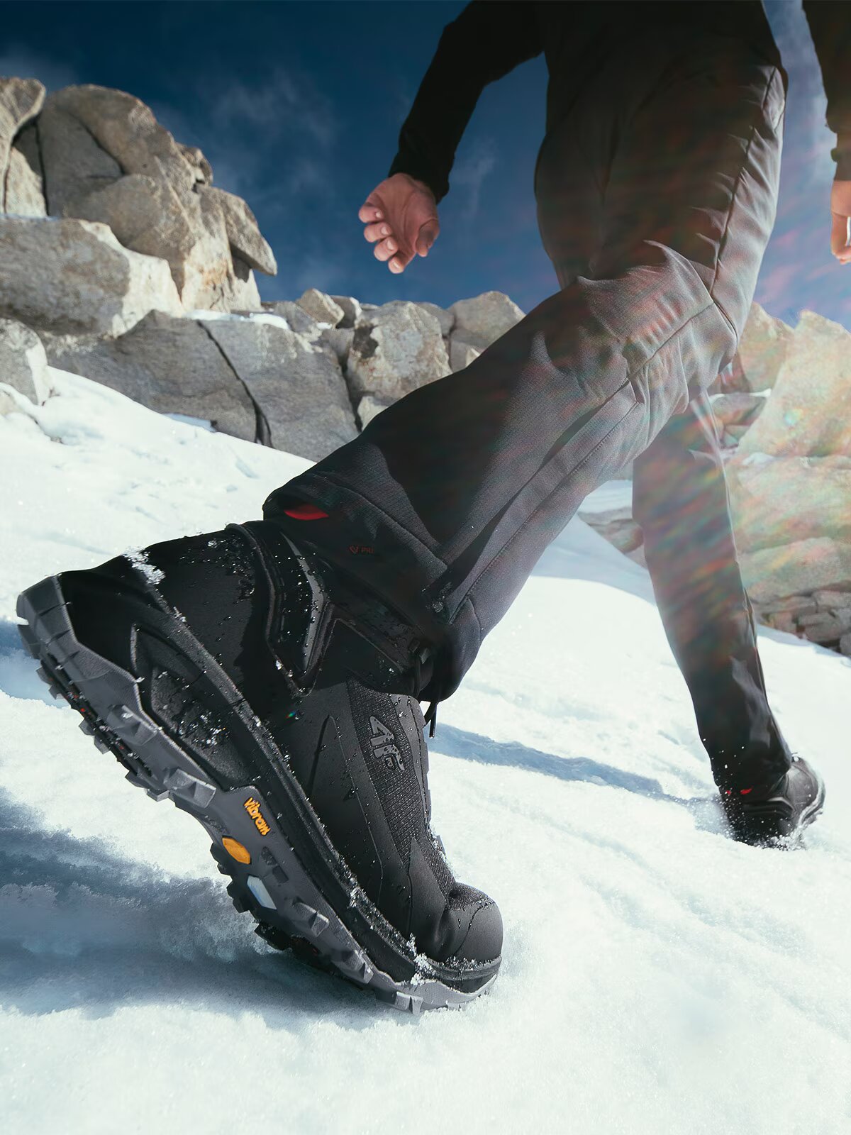 4F Ghete înalte de trekking ICE CRACKER cu izolația Primaloft pentru bărbați - negre 46