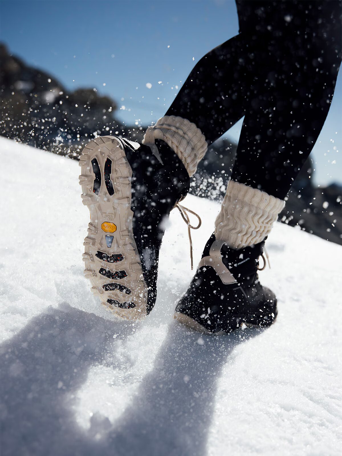 4F Ghete înalte de trekking ICE CRACKER cu izolația Primaloft pentru femei - negre 37