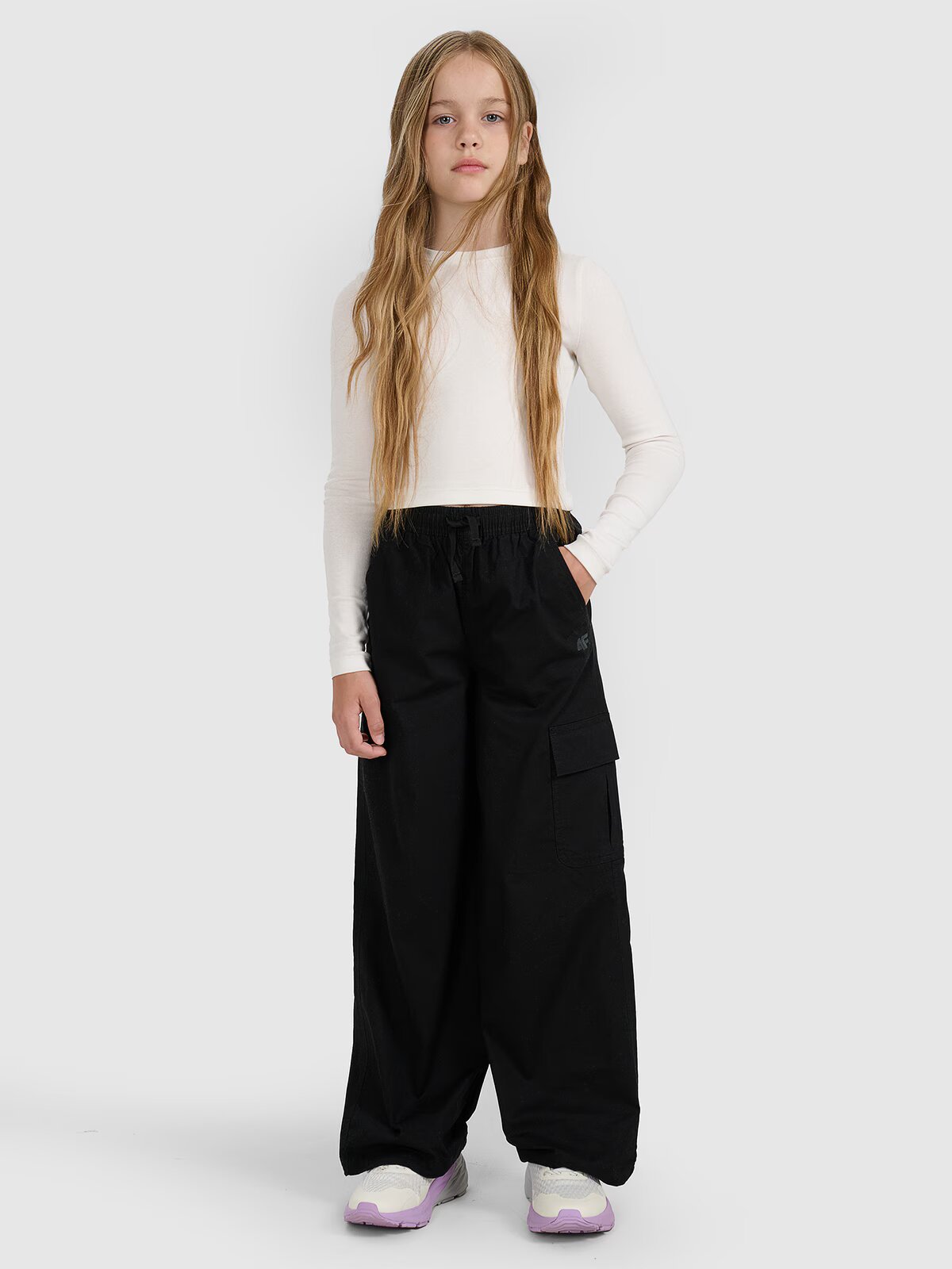 4F Pantaloni casual cargo pentru fete - negri 122