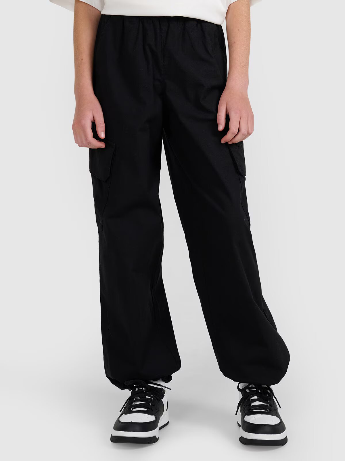 4F Pantaloni casual cargo pentru fete - negri 122