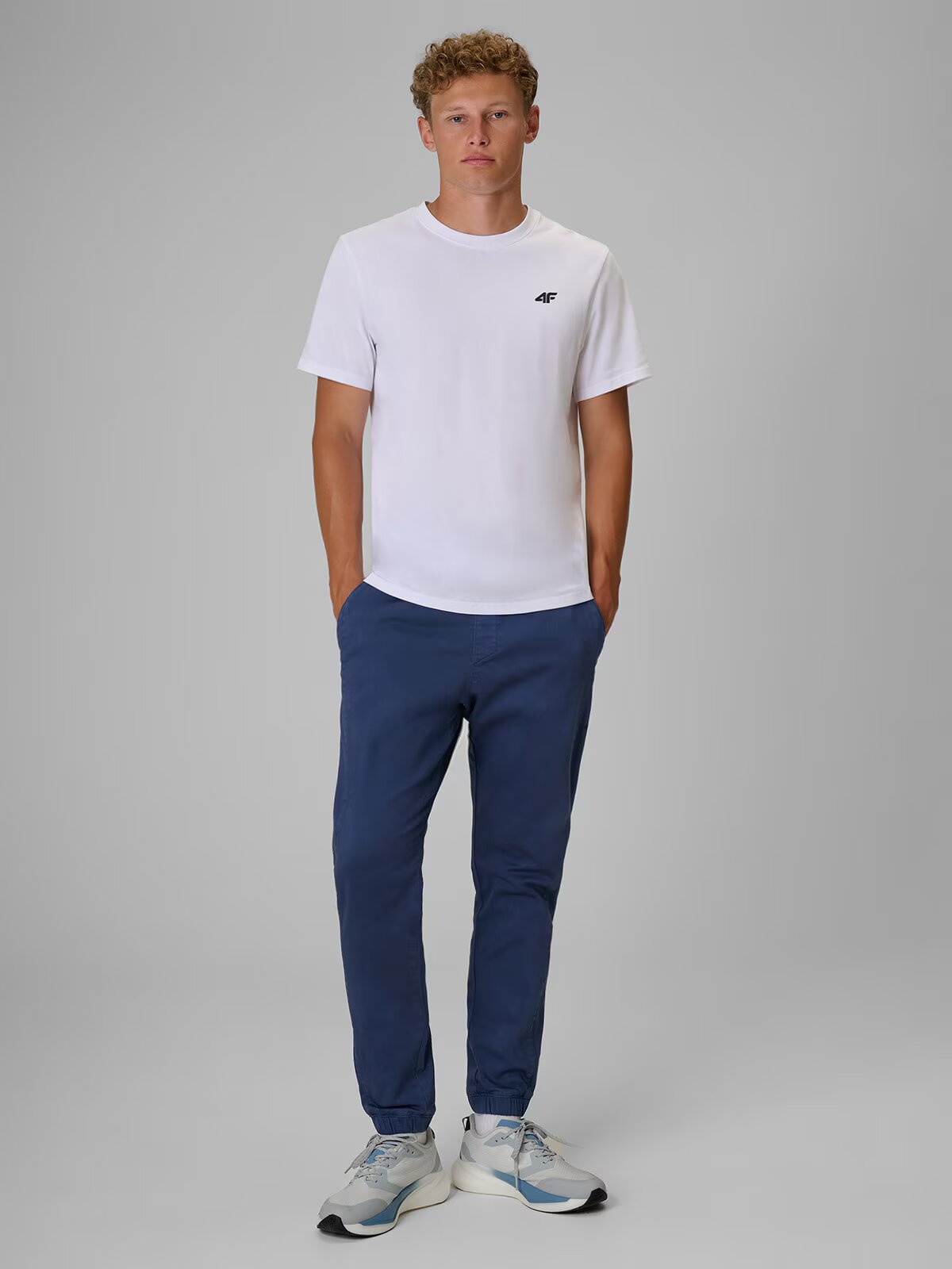 4F Pantaloni casual jogger pentru bărbați - denim M