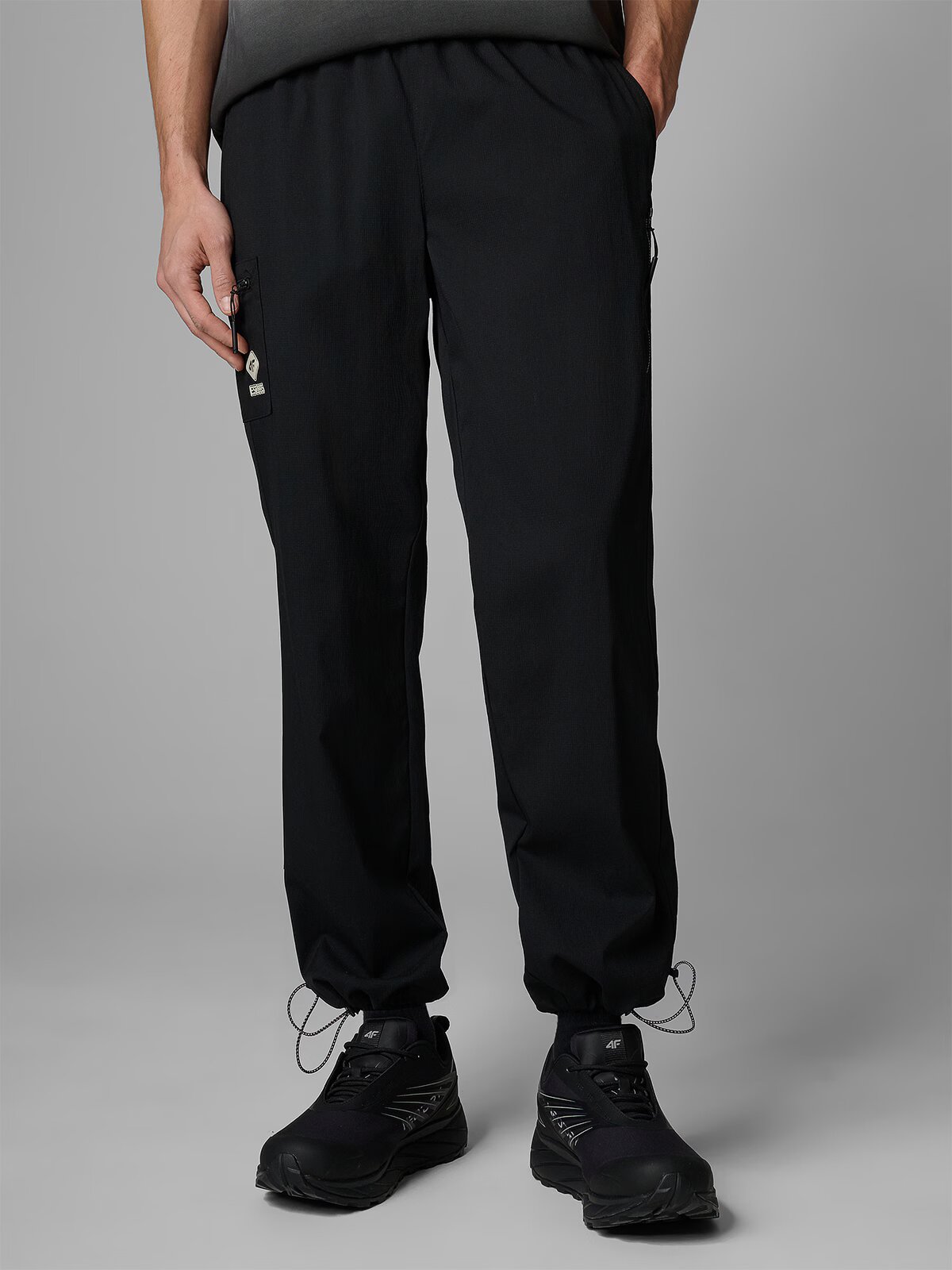 4F Pantaloni casual jogger pentru bărbați - negri S