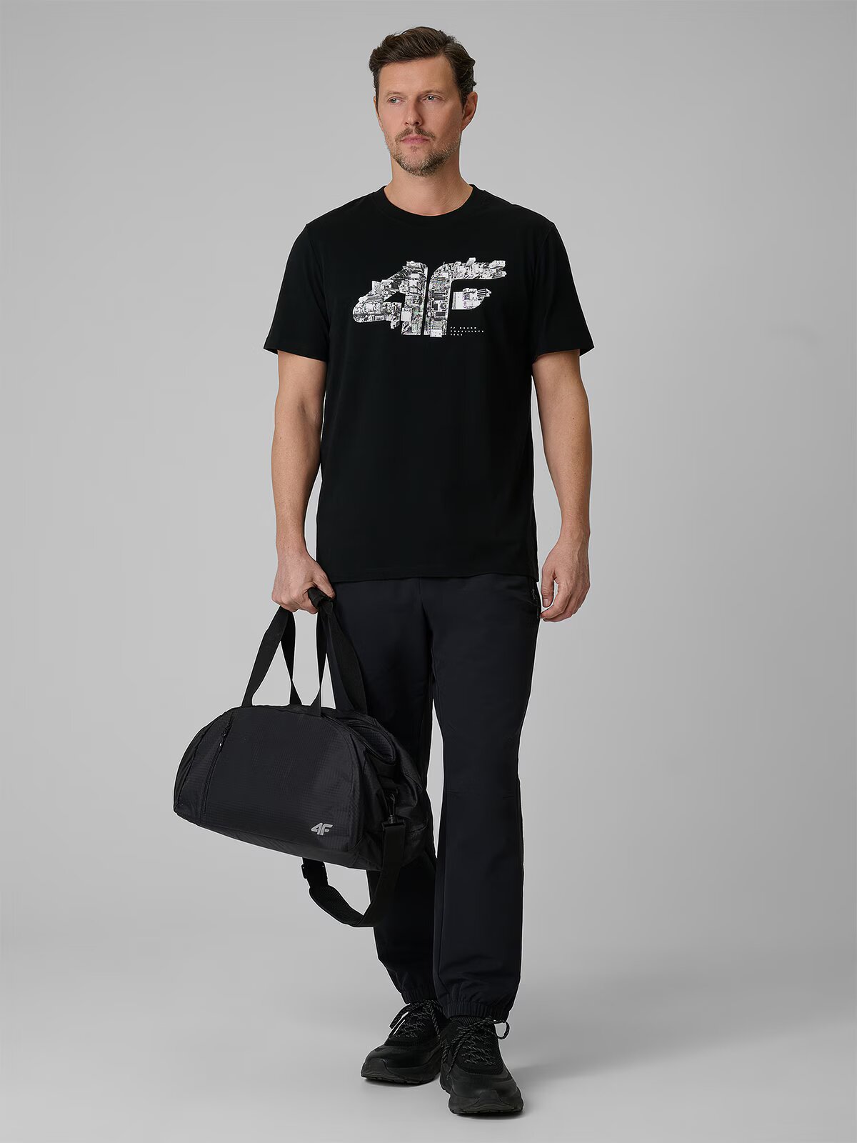 4F Pantaloni casual jogger pentru bărbați - negri S