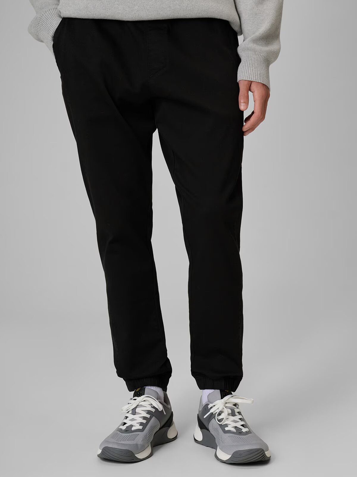 4F Pantaloni casual jogger pentru bărbați - negri XL