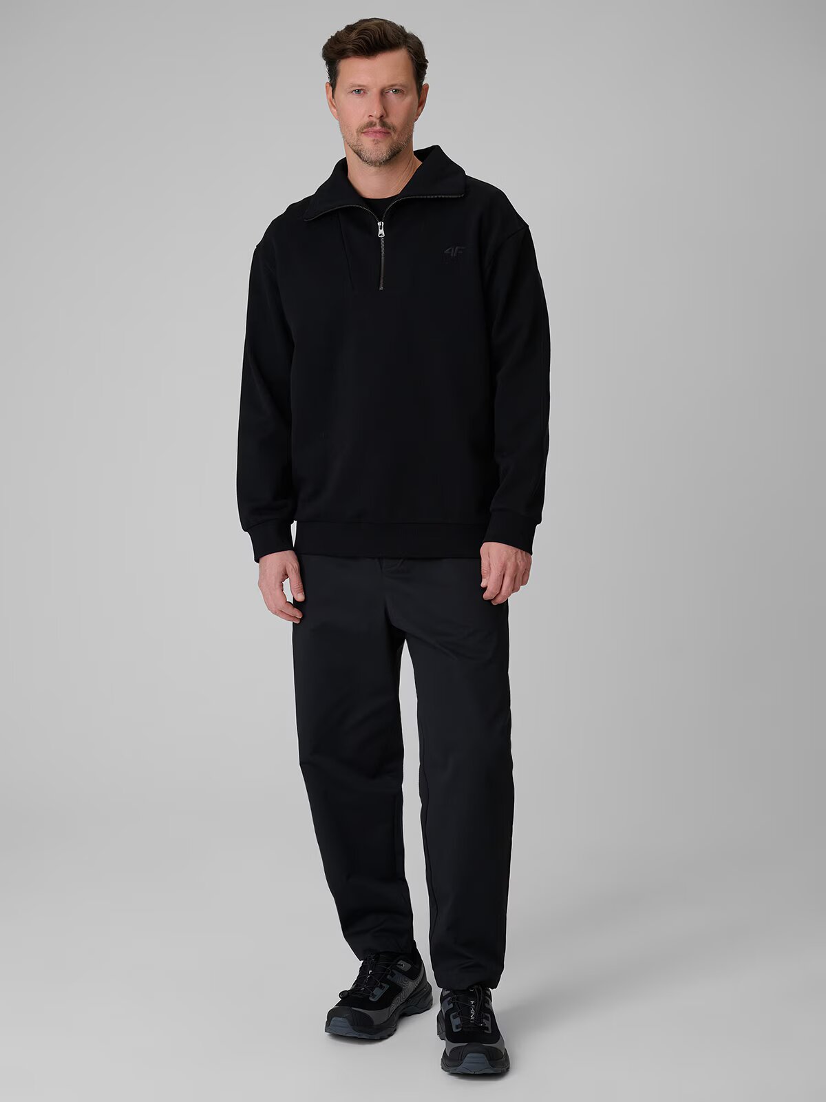 4F Pantaloni casual pentru bărbați - negri S