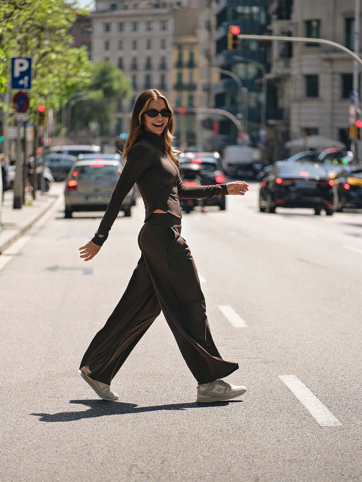4F Pantaloni cu crac larg pentru femei | Anna Lewandowska - maro XL