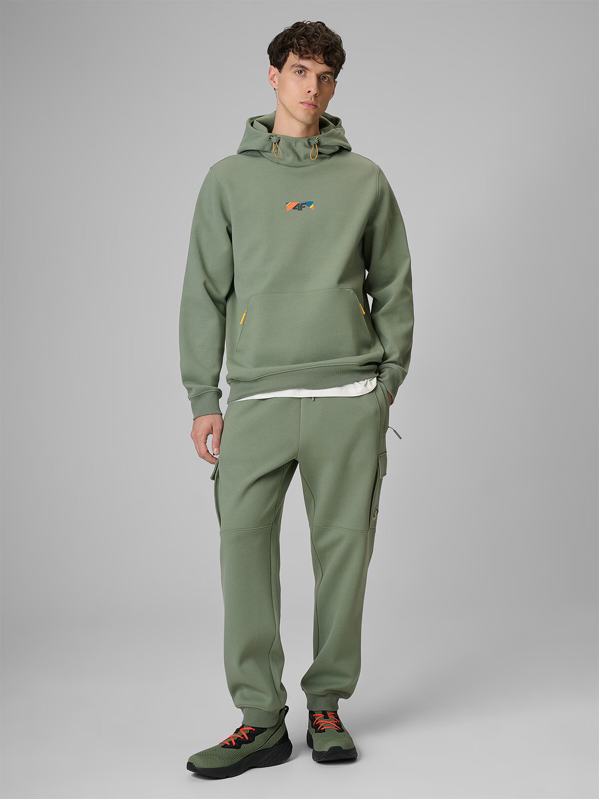 4F Pantaloni de trening cargo bărbați - khaki XXL