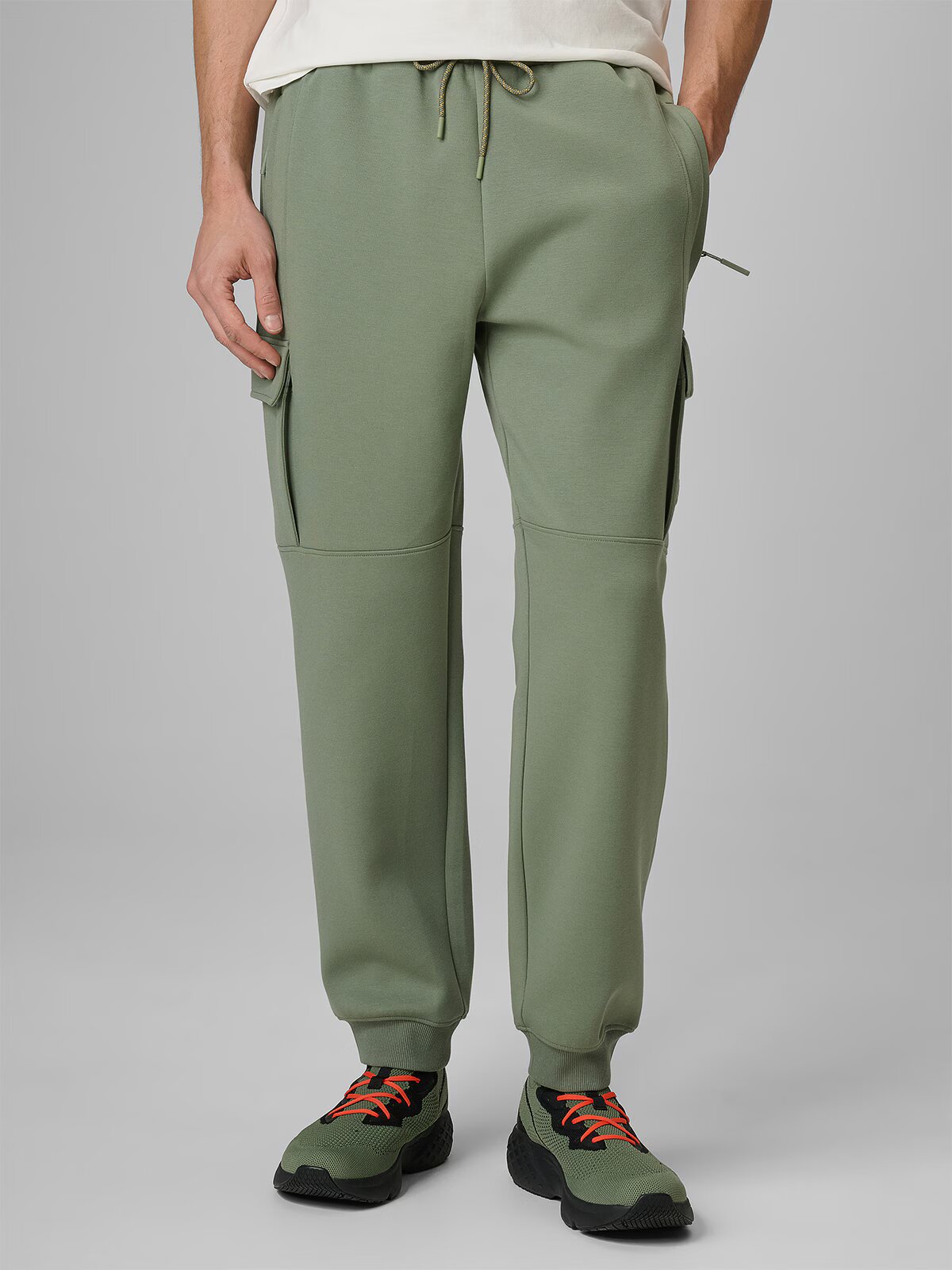 4F Pantaloni de trening cargo bărbați - khaki XXL