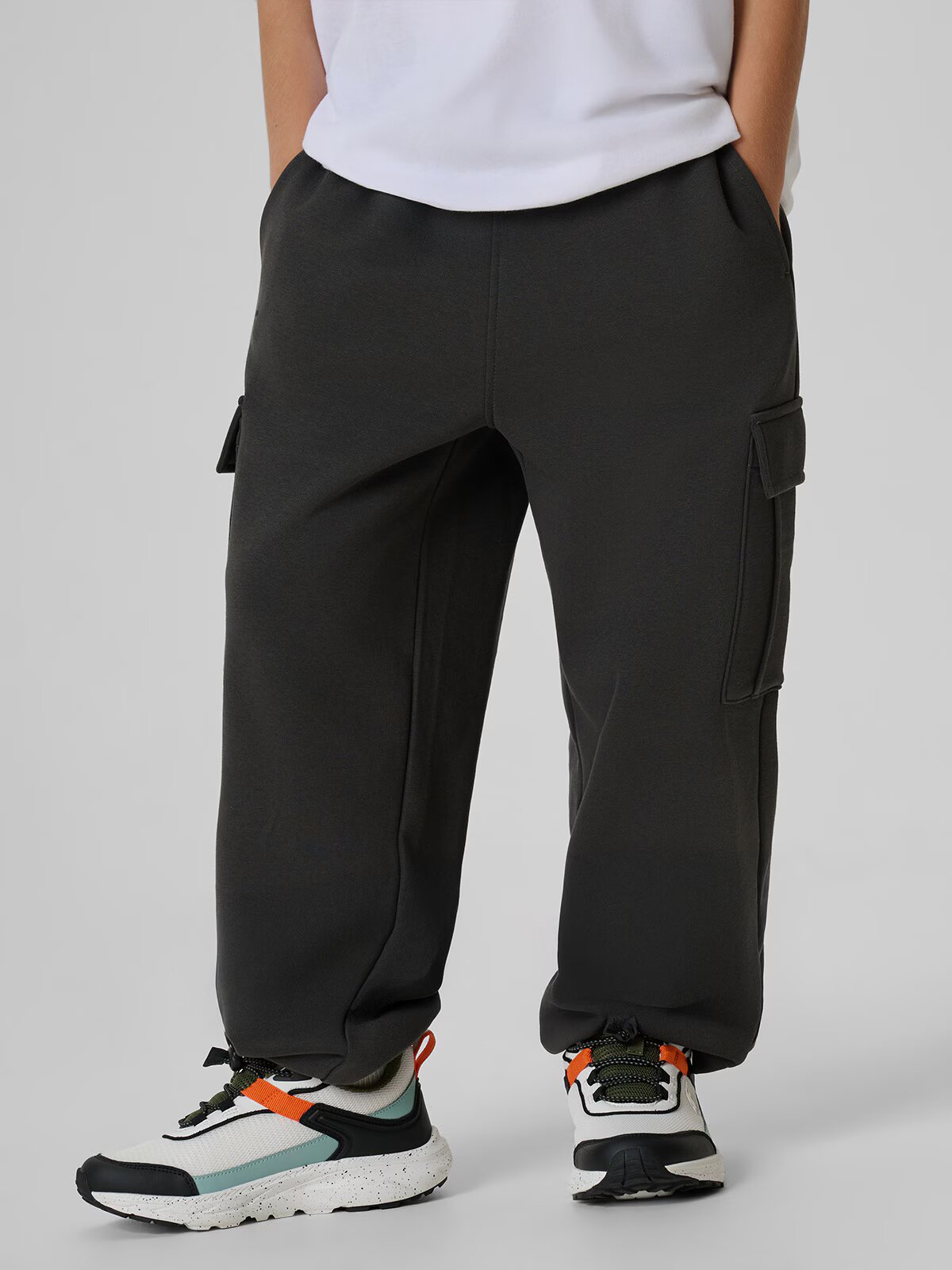 4F Pantaloni de trening cargo pentru băieți - 122/128 (6-8 ani)