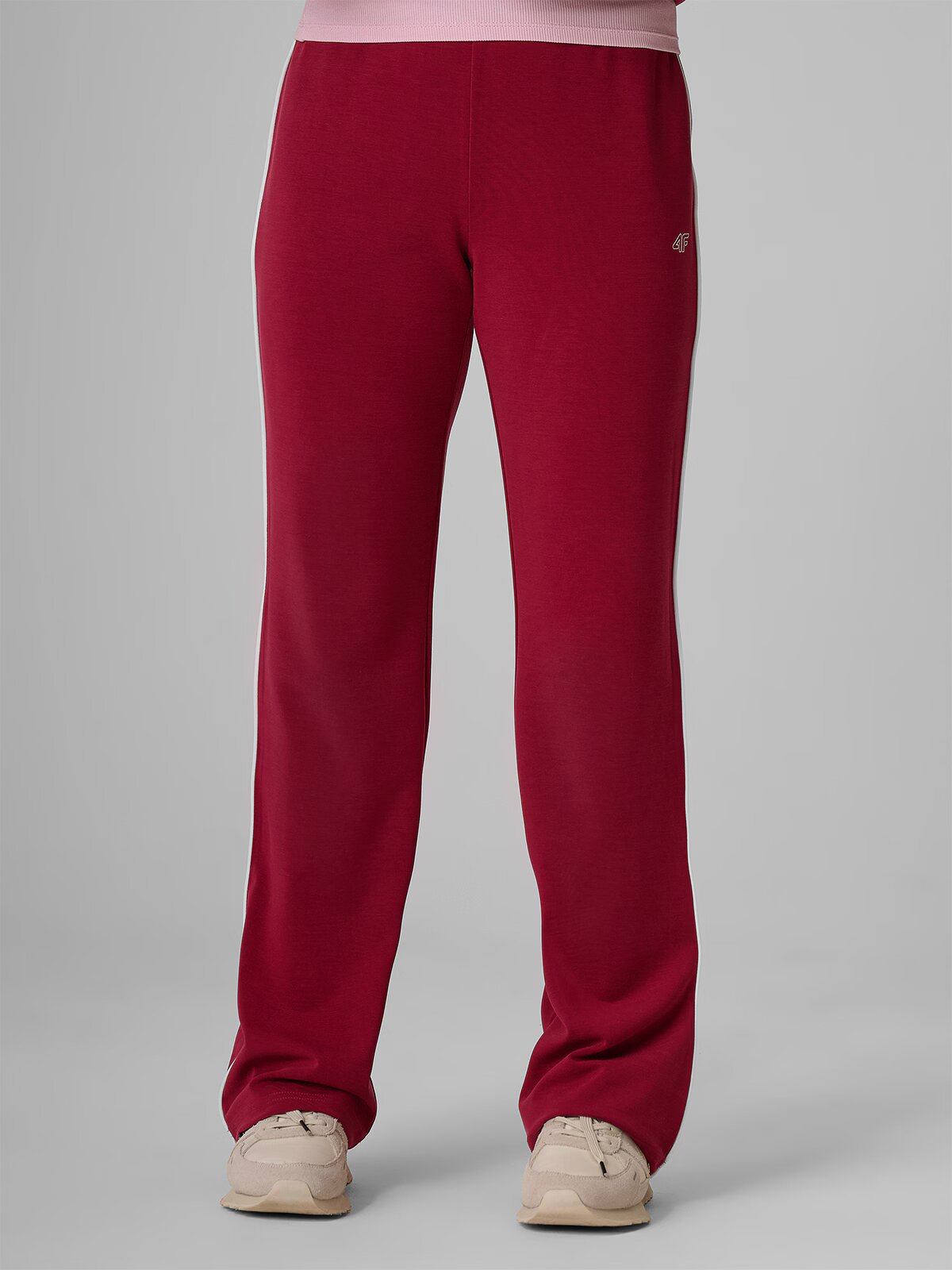 4F Pantaloni de trening cu crac drept cu modal femei - burgundy S