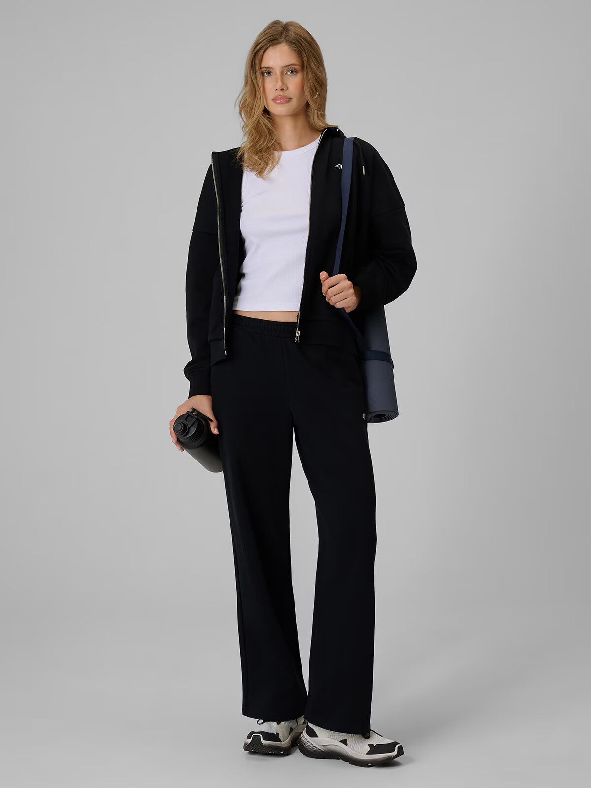 4F Pantaloni de trening cu crac drept pentru femei - M