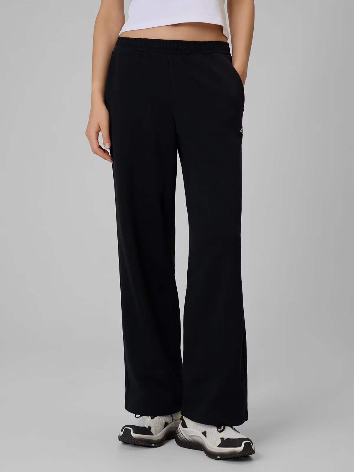 4F Pantaloni de trening cu crac drept pentru femei - M