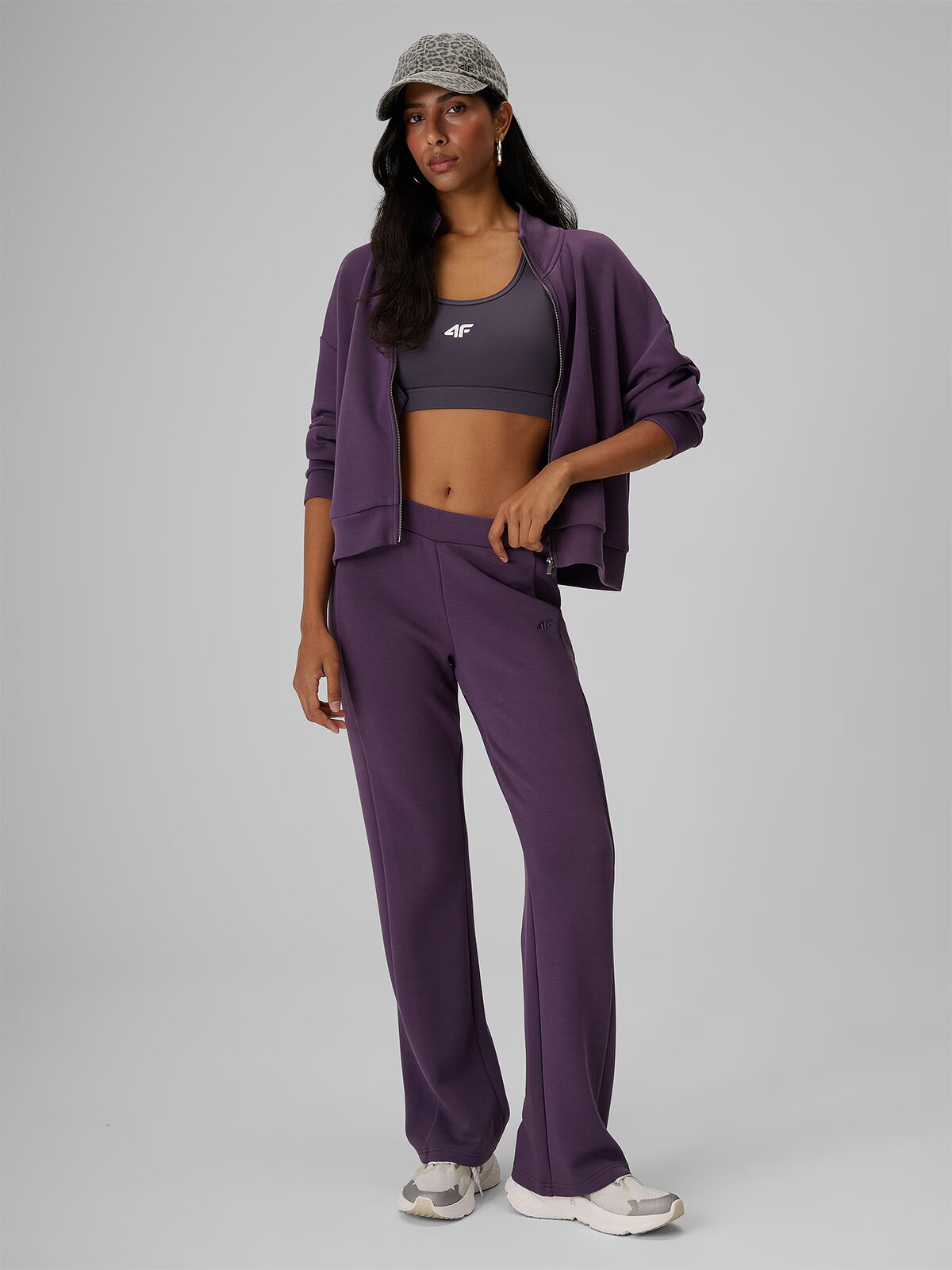 4F Pantaloni de trening cu crac evazat pentru femei - M