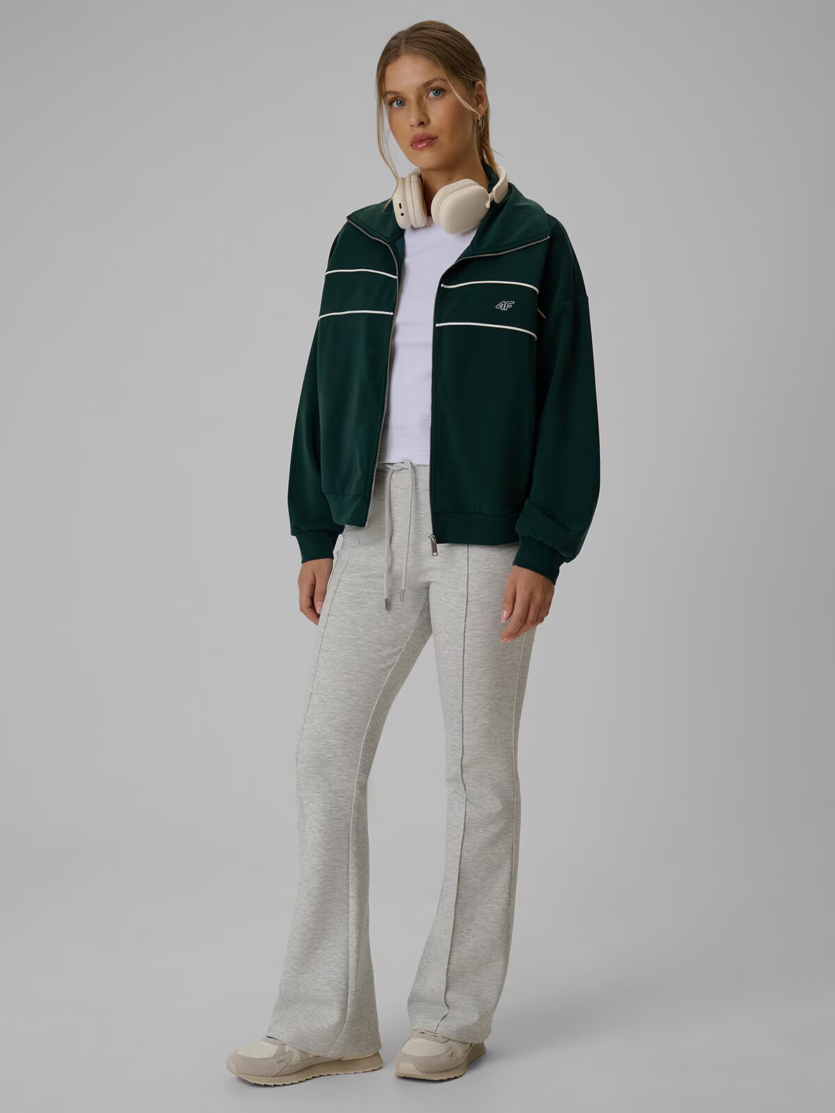 4F Pantaloni de trening cu crac evazat pentru femei - M