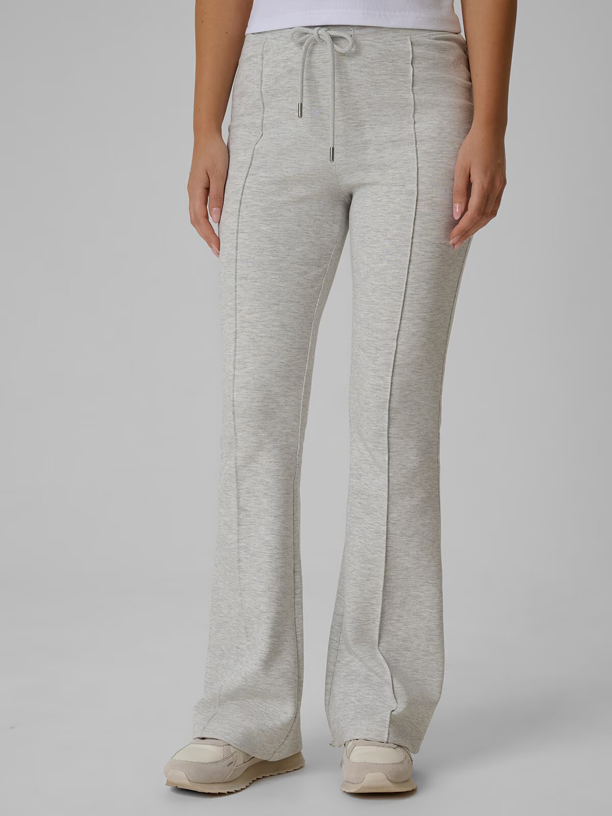 4F Pantaloni de trening cu crac evazat pentru femei - M